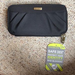 Travelon RFID blocking wallet
